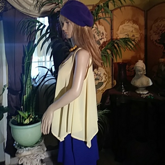 Sale🌹 Pretty yellow top🌹 - Picture 2 of 3